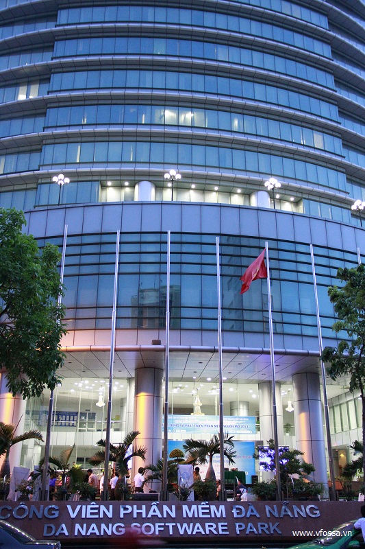 Khu vực tổ chức Gala nhìn từ đường Quang Trung