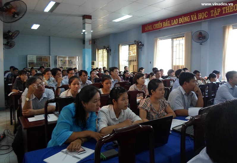 Lớp tập huấn cho các giáo viên tiểu học và THCS