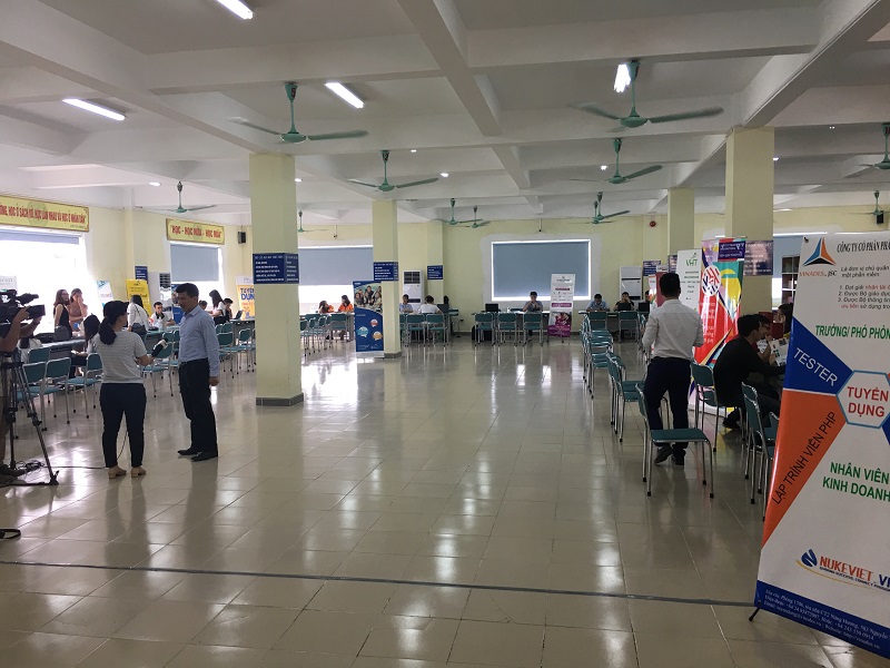 Khư vục tư vấn việc làm - tuyển dụng trước giờ khai mạc SFD 2017