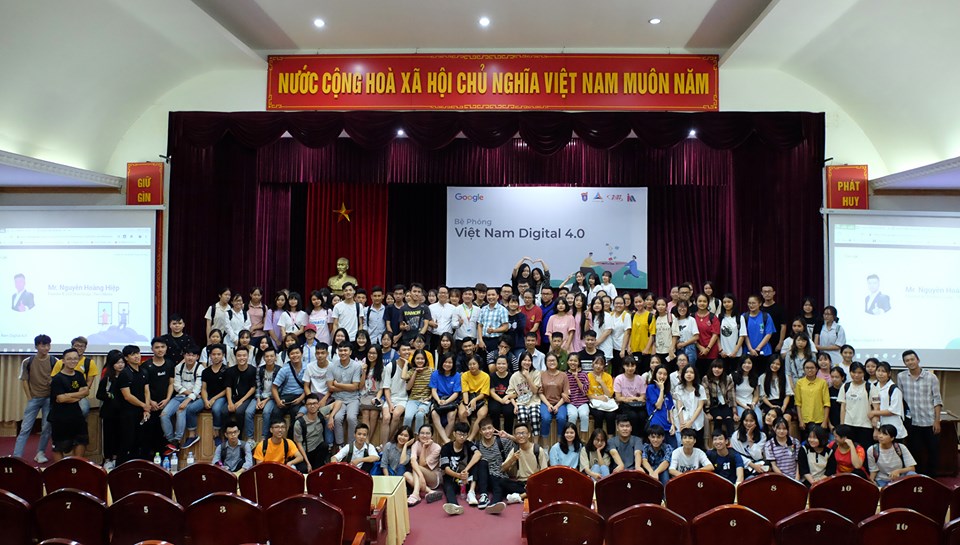 VINADES tổ chức lớp học lưu động cho sinh viên khoa Thông tin - Thư viện, tại Trường Đại học Khoa học Xã hội và Nhân văn