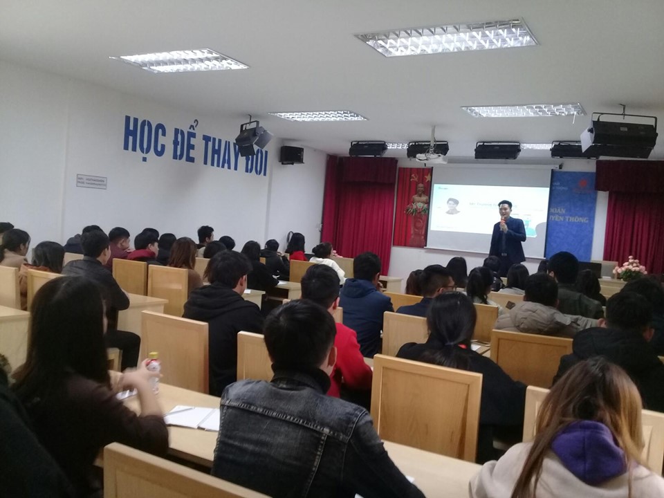 Sinh viên Trường Đại học Đại Nam được đào tạo kỹ năng tiếp thị số miễn phí