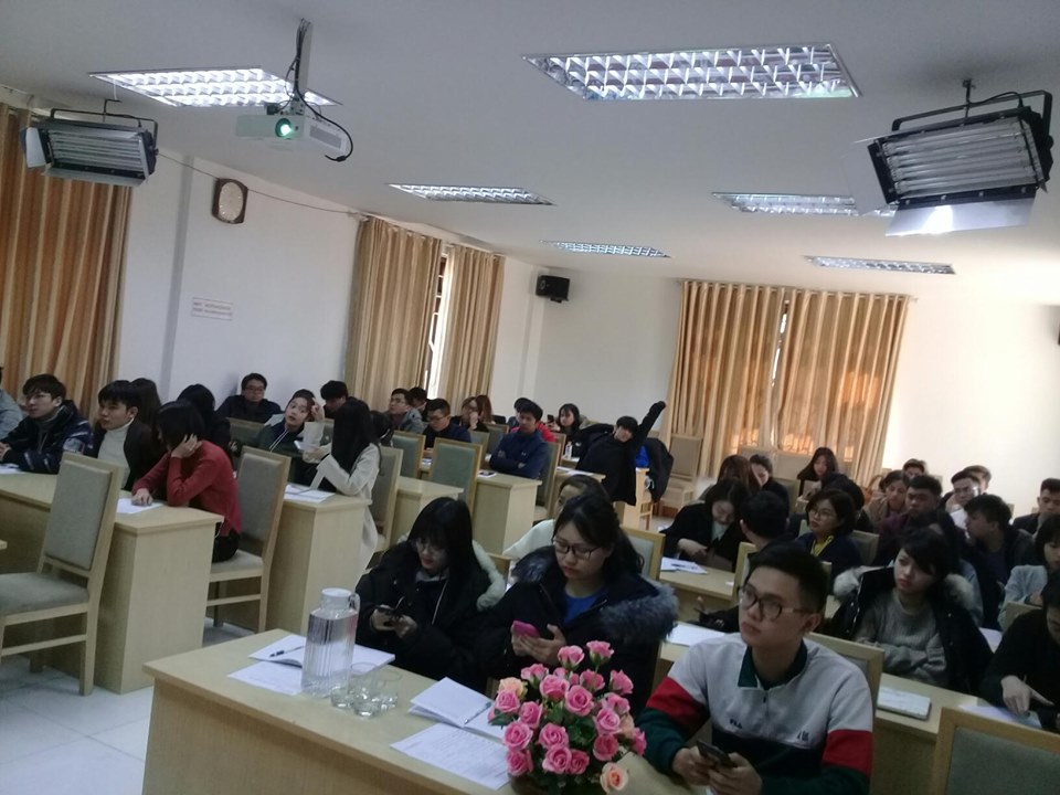 Các bạn sinh viên năm cuối của chuyên ngành Digital Marketing được tham gia các buổi học đầu tiên