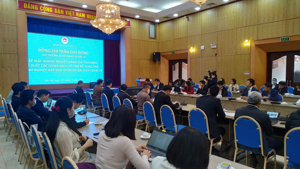 Tham gia buổi họp có nhiều đại diện của các tập đoàn, hiệp hội, doanh nghiệp lớn trong lĩnh vực viễn thông và công nghệ thông tin.