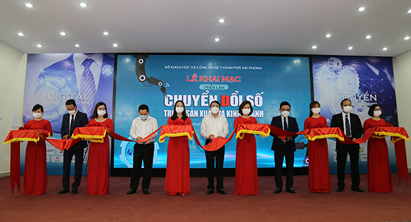 Khai mạc triển lãm chuyển đổi số (Ảnh: Cổng TTĐT TP. Hải Phòng)