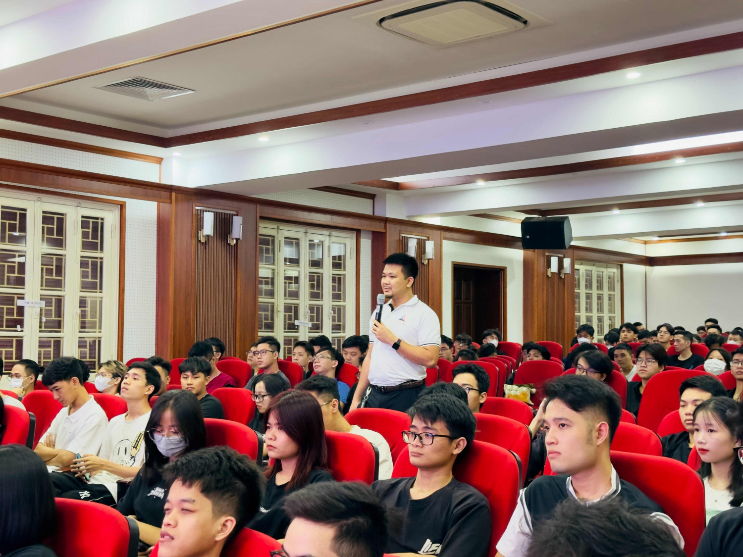 hình ảnh tại buổi talkshow 1