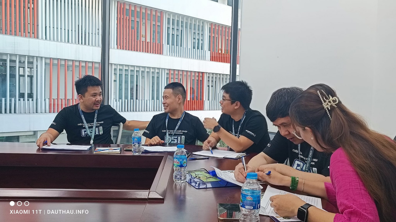 Đội ngũ BGK họp bàn để tìm ra TOP 10