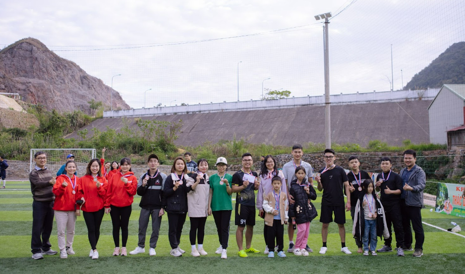 Trao huy chương cho Team 4 đạt giải Ba