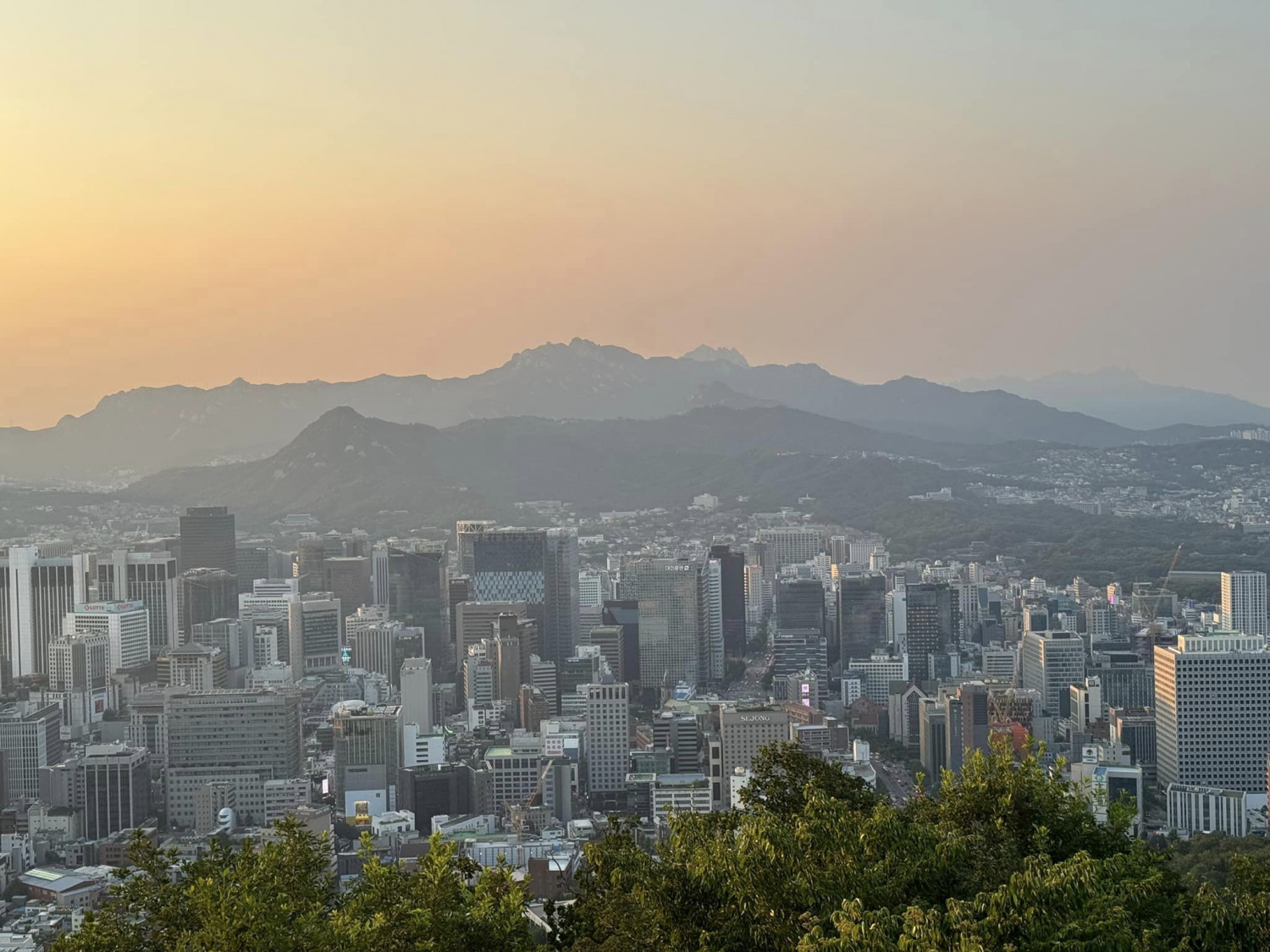 Một góc thành phố Seoul nhìn từ Tháp truyền hình Namsan