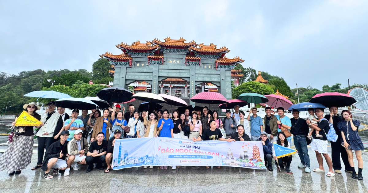 Đại gia đình VINADES ghé thăm Miếu Văn Võ