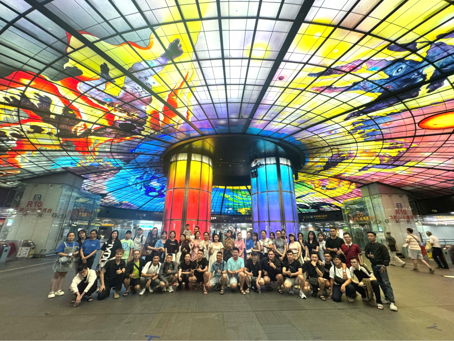 Đại gia đình VINADES khám phá ga tàu điện ngầm Formosa Boulevard